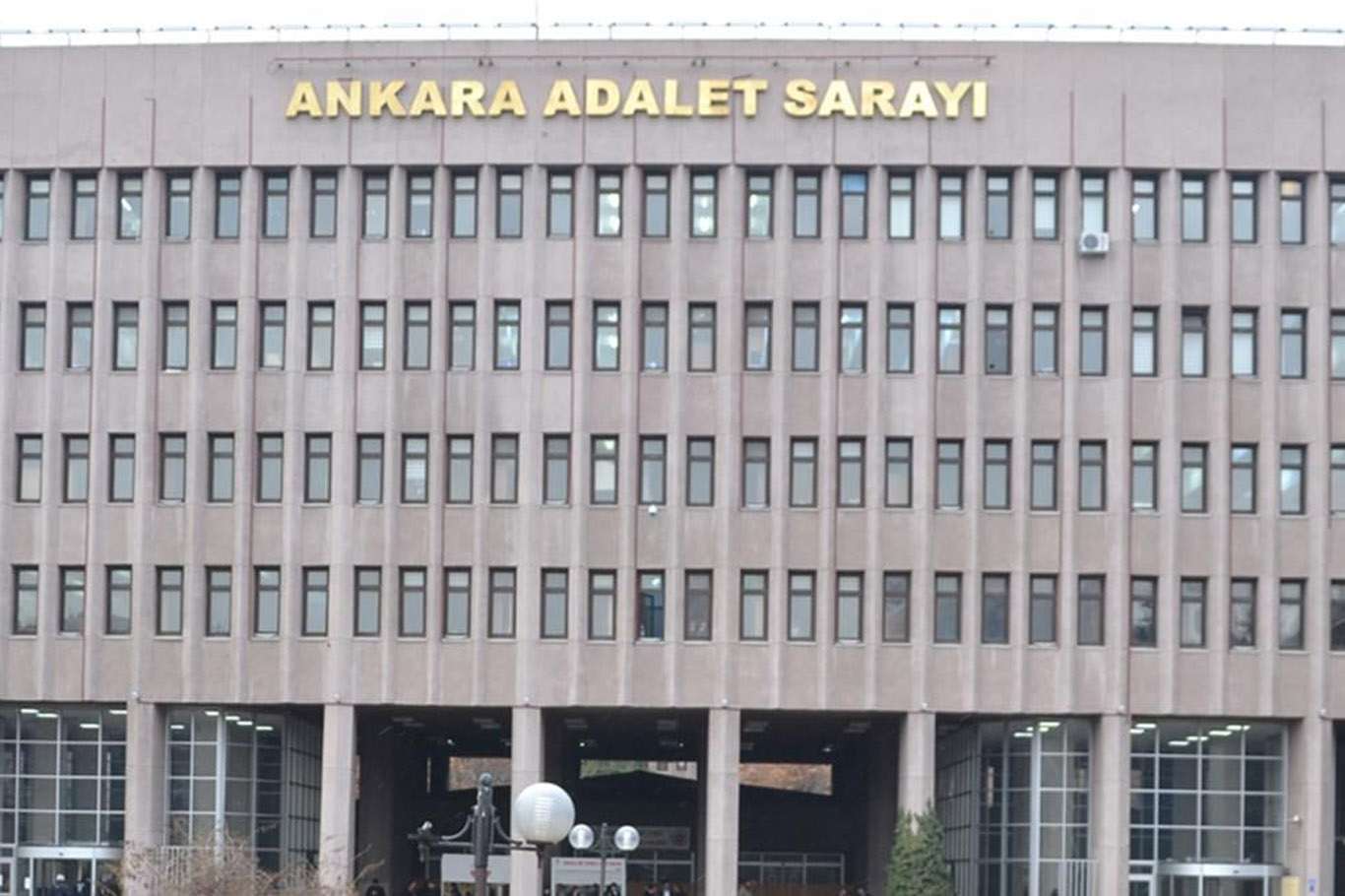 28 Şubat davasında Çevik Bir ve Çetin Doğan'a tutuklama kararı 28 Şubat davasında Çevik Bir ve Çetin Doğan'a tutuklama kararı